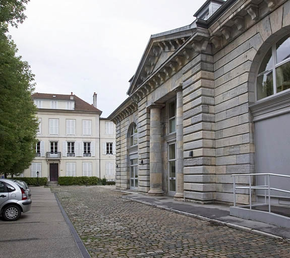 Orangerie : vue d'ensemble de trois quarts droit. © Yves Sancey / Région Bourgogne-Franche-Comté, Inventaire du patrimoine - 2011