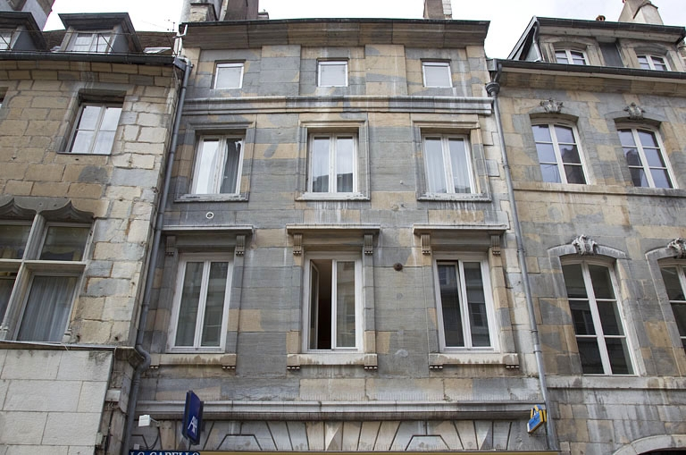 Façade antérieure : détail des étages, de face. © Yves Sancey / Région Bourgogne-Franche-Comté, Inventaire du patrimoine - 2011