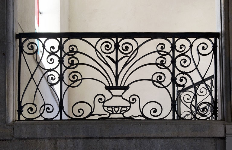 Logis principal, intérieur, escalier : détail d'un garde corps en ferronnerie. © Yves Sancey / Région Bourgogne-Franche-Comté, Inventaire du patrimoine - 2011