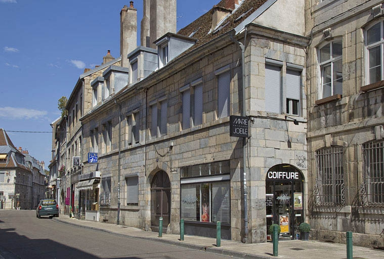 Vue d'ensemble depuis la rue, de trois quarts droit. © Yves Sancey / Région Bourgogne-Franche-Comté, Inventaire du patrimoine - 2011