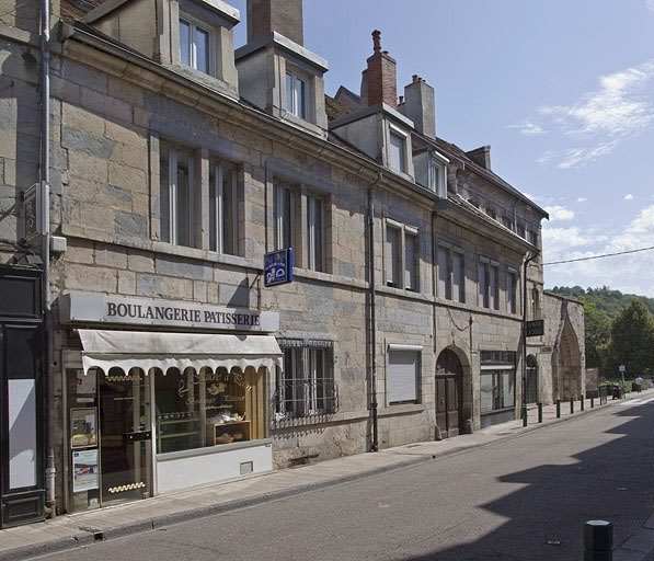 Vue d'ensemble depuis la rue, de trois quarts gauche. © Yves Sancey / Région Bourgogne-Franche-Comté, Inventaire du patrimoine - 2011
