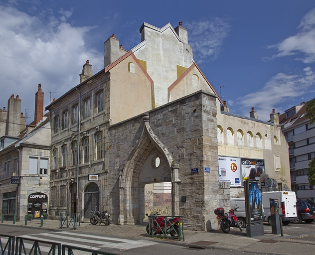 Vue d'ensemble depuis la rue, de trois quarts droit. © Yves Sancey / Région Bourgogne-Franche-Comté, Inventaire du patrimoine - 2011