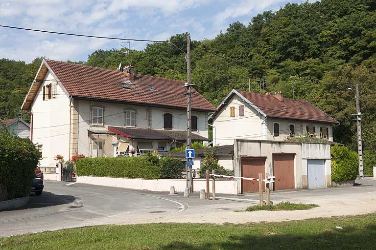 Habitations à 4 logements vues de trois quarts. © Jérôme Mongreville / Région Bourgogne-Franche-Comté, Inventaire du patrimoine - 2011