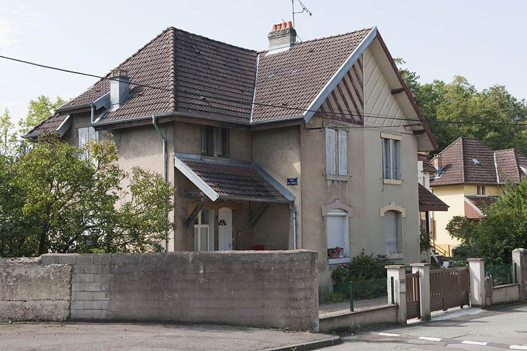 Maison jumelée à l'entrée de la rue de Flandres. © Jérôme Mongreville / Région Bourgogne-Franche-Comté, Inventaire du patrimoine - 2011