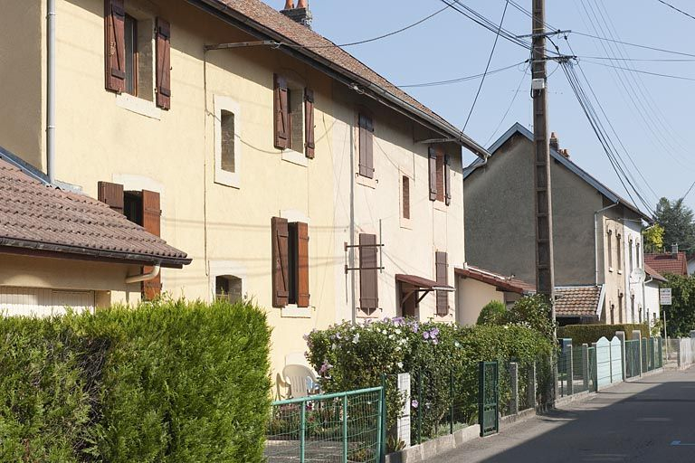 Habitations situées au nord de la rue de Verdun. © Jérôme Mongreville / Région Bourgogne-Franche-Comté, Inventaire du patrimoine - 2011