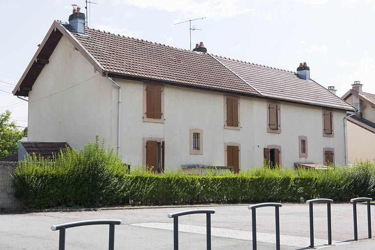 Rue de Verdun. Habitation vue de trois quarts arrière. © Jérôme Mongreville / Région Bourgogne-Franche-Comté, Inventaire du patrimoine - 2011
