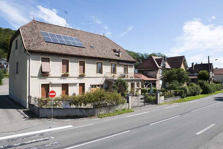 Vue d'ensemble depuis la route. © Jérôme Mongreville / Région Bourgogne-Franche-Comté, Inventaire du patrimoine - 2011