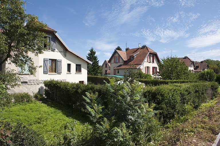 Vue d'ensemble depuis le nord-est. © Jérôme Mongreville / Région Bourgogne-Franche-Comté, Inventaire du patrimoine - 2011