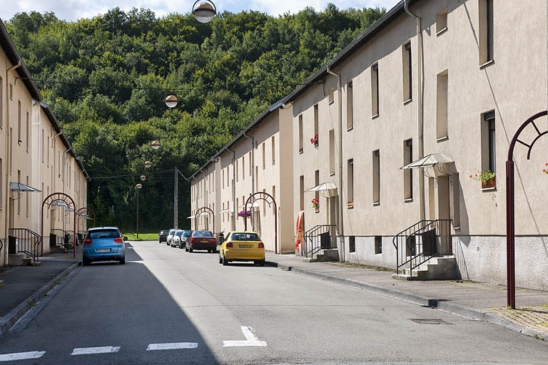 Vue d'ensemble d'une rue de la cité. © Jérôme Mongreville / Région Bourgogne-Franche-Comté, Inventaire du patrimoine - 2011