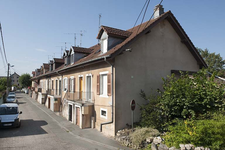 Vue d'ensemble depuis le nord-est. © Jérôme Mongreville / Région Bourgogne-Franche-Comté, Inventaire du patrimoine - 2011
