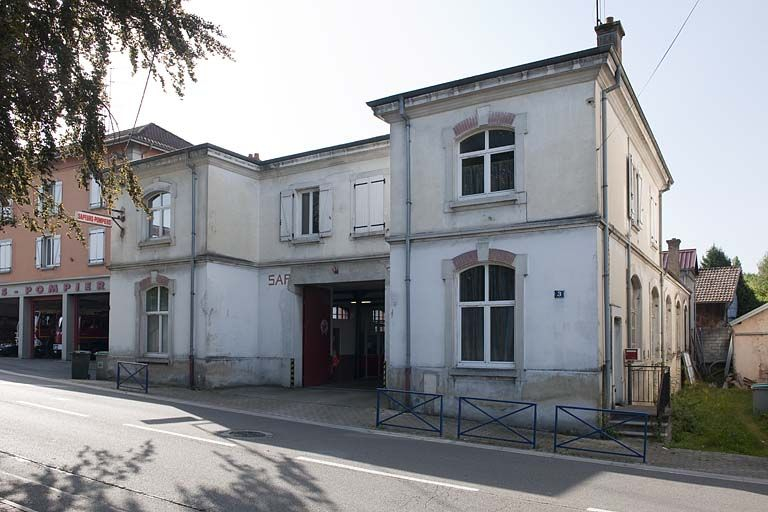Vue de trois quarts droite. © Jérôme Mongreville / Région Bourgogne-Franche-Comté, Inventaire du patrimoine - 2011
