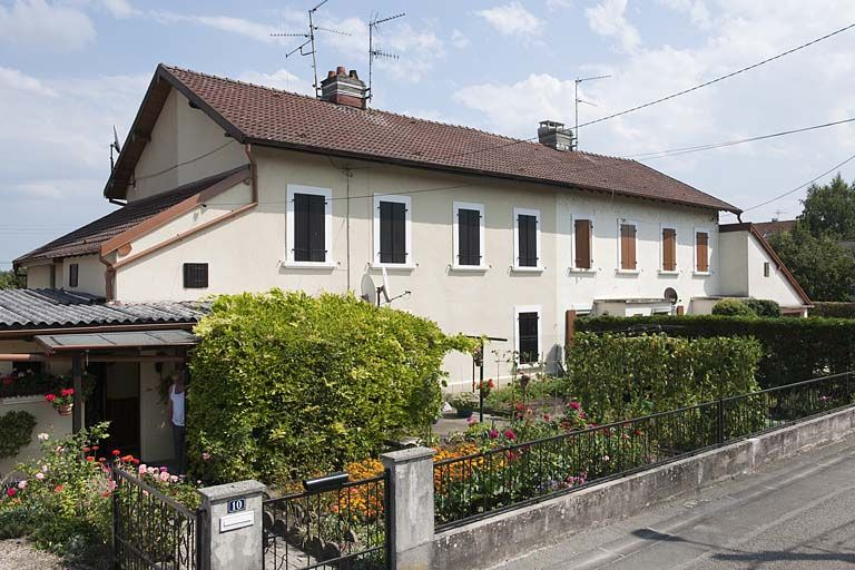 Habitation à étage. Vue de trois quarts gauche. © Jérôme Mongreville / Région Bourgogne-Franche-Comté, Inventaire du patrimoine - 2011