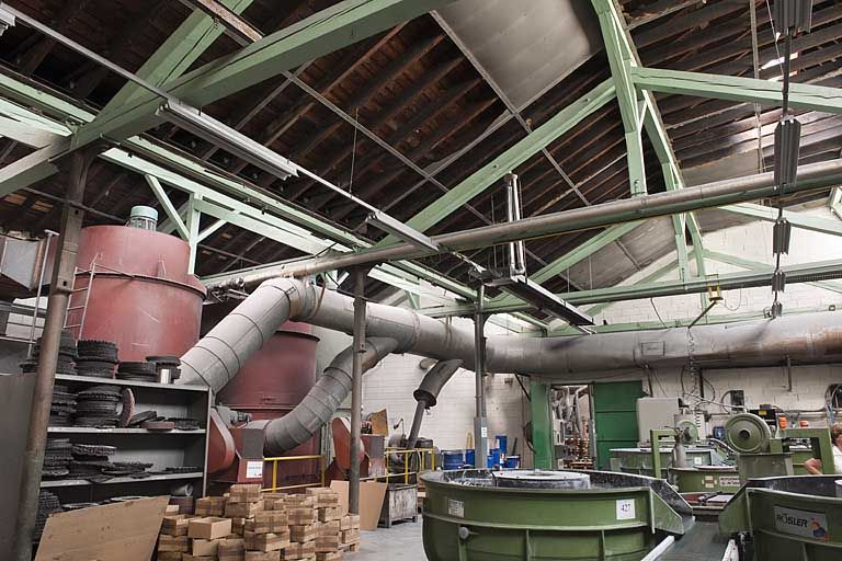 Atelier de polissage. © Jérôme Mongreville / Région Bourgogne-Franche-Comté, Inventaire du patrimoine - 2011