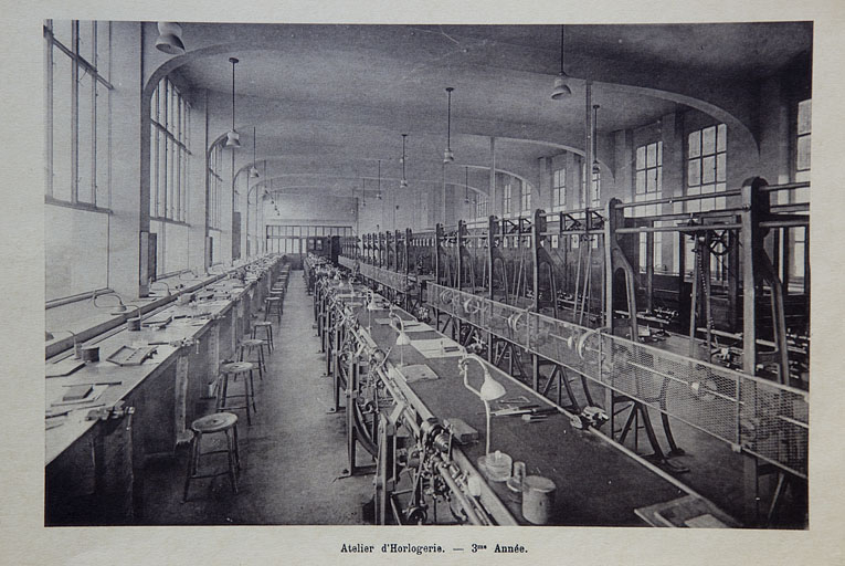 Ecole nationale de Besançon. Atelier d'horlogerie. - 3me année, 1933 ? © Yves  Sancey (reproduction) / Région Bourgogne-Franche-Comté, Inventaire du patrimoine - 2011 Ecole nationale de Besançon. Atelier d'horlogerie. - 3me année, 1933 ? © Yves  Sancey (reproduction) / Région Bourgogne-Franche-Comté, Inventaire du patrimoine - 2011
