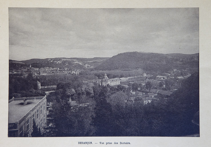 Ecole nationale de Besançon. Besançon. - Vue prise des dortoirs, 1933 ? © Yves  Sancey (reproduction) / Région Bourgogne-Franche-Comté, Inventaire du patrimoine - 2011 Ecole nationale de Besançon. Besançon. - Vue prise des dortoirs, 1933 ? © Yves  Sancey (reproduction) / Région Bourgogne-Franche-Comté, Inventaire du patrimoine - 2011