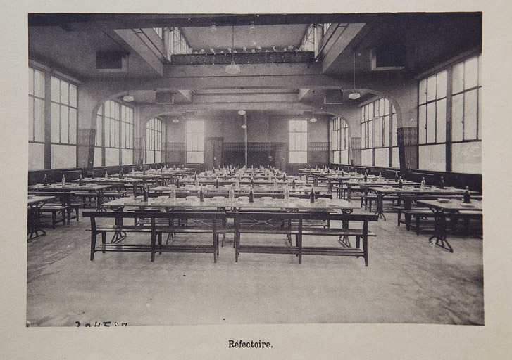 Ecole nationale de Besançon. Réfectoire, 1933 ? © Yves  Sancey (reproduction) / Région Bourgogne-Franche-Comté, Inventaire du patrimoine - 2011 Ecole nationale de Besançon. Réfectoire, 1933 ? © Yves  Sancey (reproduction) / Région Bourgogne-Franche-Comté, Inventaire du patrimoine - 2011