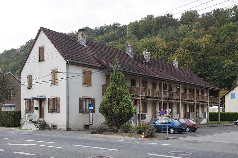 Vue de trois quarts depuis le nord-est. © Jérôme Mongreville / Région Bourgogne-Franche-Comté, Inventaire du patrimoine - 2011