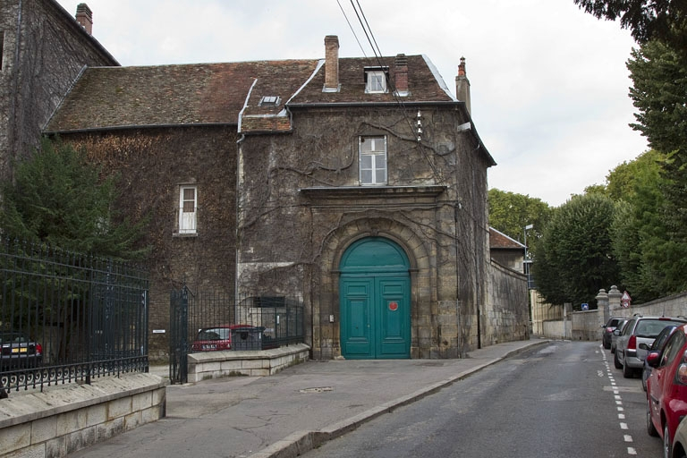 Logis secondaire : façade sur rue, de trois quarts droit. © Yves Sancey / Région Bourgogne-Franche-Comté, Inventaire du patrimoine - 2011
