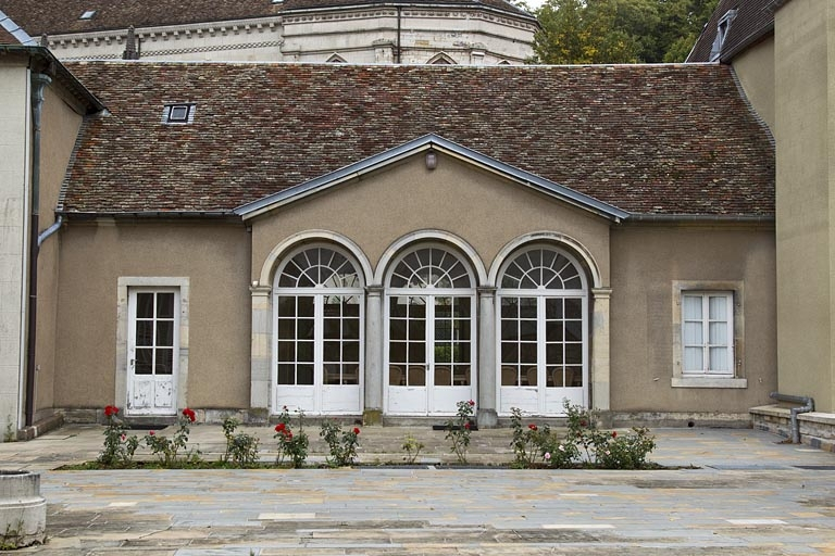 Orangerie : vue d'ensemble de la façade antérieure. © Yves Sancey / Région Bourgogne-Franche-Comté, Inventaire du patrimoine - 2011