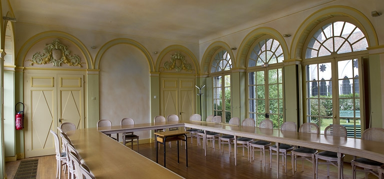 Orangerie, intérieur : vue de la pièce de trois quarts gauche. © Yves Sancey / Région Bourgogne-Franche-Comté, Inventaire du patrimoine - 2011