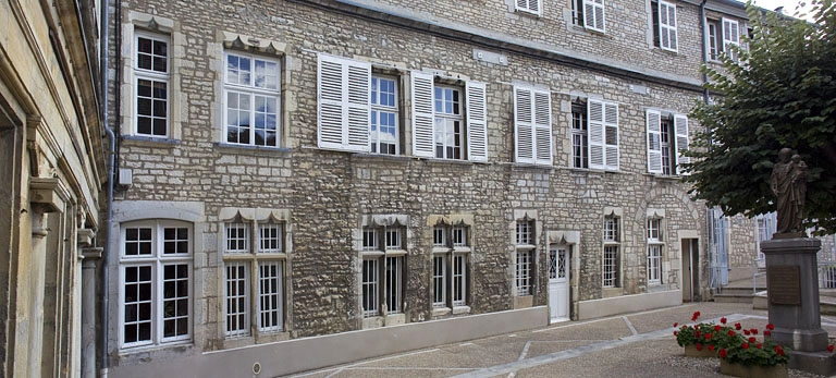 Aile gauche sur cour : de trois quarts gauche. © Yves Sancey / Région Bourgogne-Franche-Comté, Inventaire du patrimoine - 2011