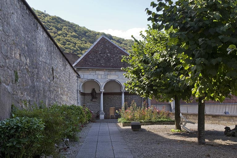 Vue d'ensemble éloignée de la fabrique de jardin. © Yves Sancey / Région Bourgogne-Franche-Comté, Inventaire du patrimoine - 2011