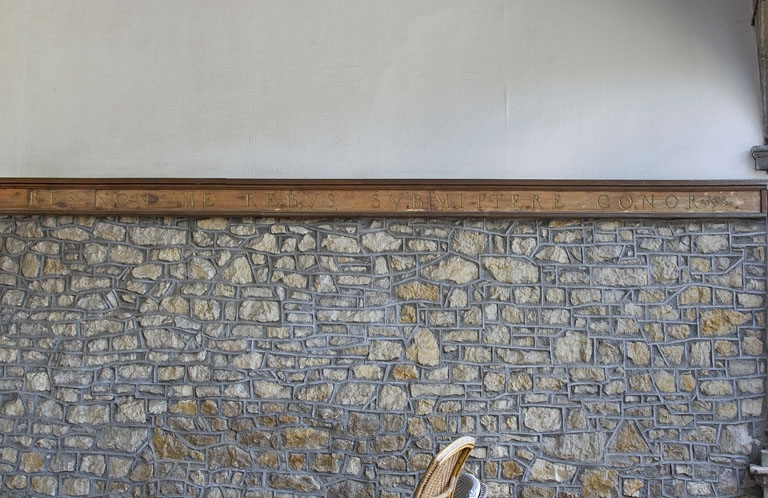 Fabrique de jardin, intérieur : détail de l'inscription. © Yves Sancey / Région Bourgogne-Franche-Comté, Inventaire du patrimoine - 2011