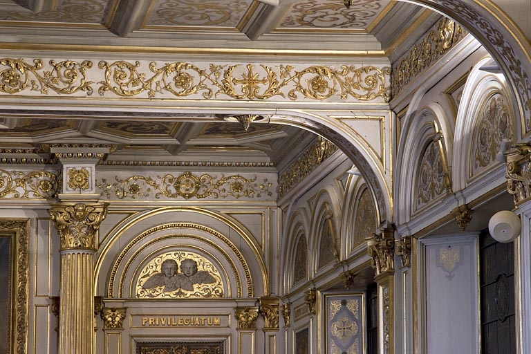 Logis principal, chapelle : détail du décor, à droite du maître-autel. © Yves Sancey / Région Bourgogne-Franche-Comté, Inventaire du patrimoine - 2011