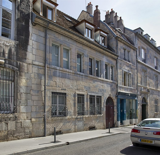 Vue d'ensemble depuis la rue : de trois quarts gauche. © Yves Sancey / Région Bourgogne-Franche-Comté, Inventaire du patrimoine - 2011