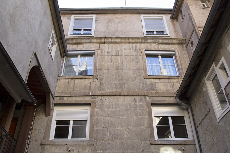 Logis principal, façade postérieure : de face. © Yves Sancey / Région Bourgogne-Franche-Comté, Inventaire du patrimoine - 2011