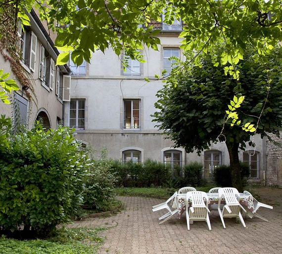 Vue d'une partie du jardin : de face. © Yves Sancey / Région Bourgogne-Franche-Comté, Inventaire du patrimoine - 2011