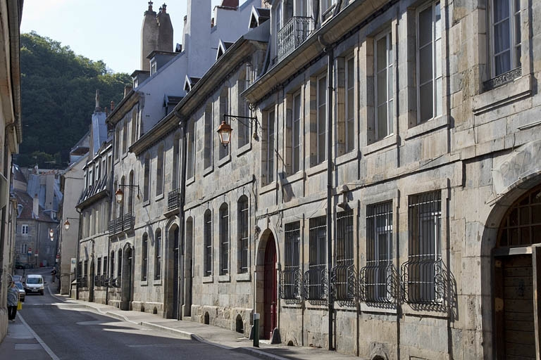 Vue d'ensemble depuis la rue, de trois quarts droit. © Yves Sancey / Région Bourgogne-Franche-Comté, Inventaire du patrimoine - 2011