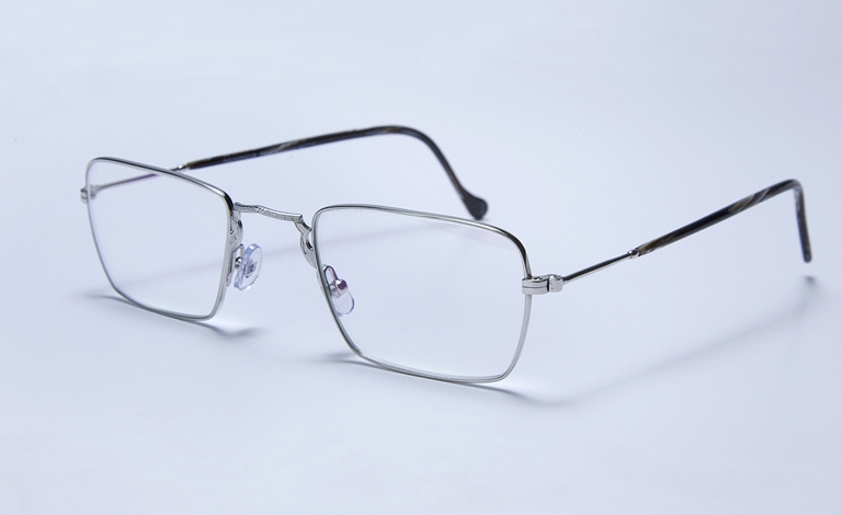 Lunettes de la dernière collection. © Yves Sancey / Région Bourgogne-Franche-Comté, Inventaire du patrimoine - 2011