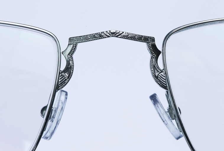 Lunettes de la dernière collection : nez décoré. © Yves Sancey / Région Bourgogne-Franche-Comté, Inventaire du patrimoine - 2011