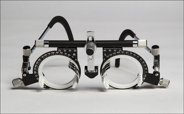 Lunettes d'essai japonaises, vues de face. © Yves Sancey / Région Bourgogne-Franche-Comté, Inventaire du patrimoine - 2011