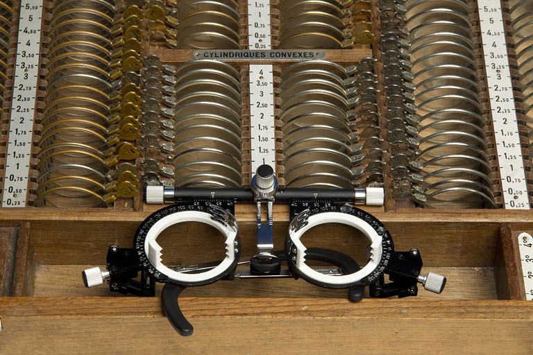 Boîte de verres d'essai : verres et lunettes. © Yves Sancey / Région Bourgogne-Franche-Comté, Inventaire du patrimoine - 2011