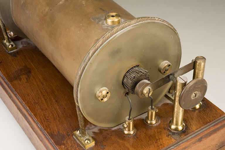 Détail : le trembleur. © Marc Loukachine / Région Bourgogne-Franche-Comté, Inventaire du patrimoine - 2012