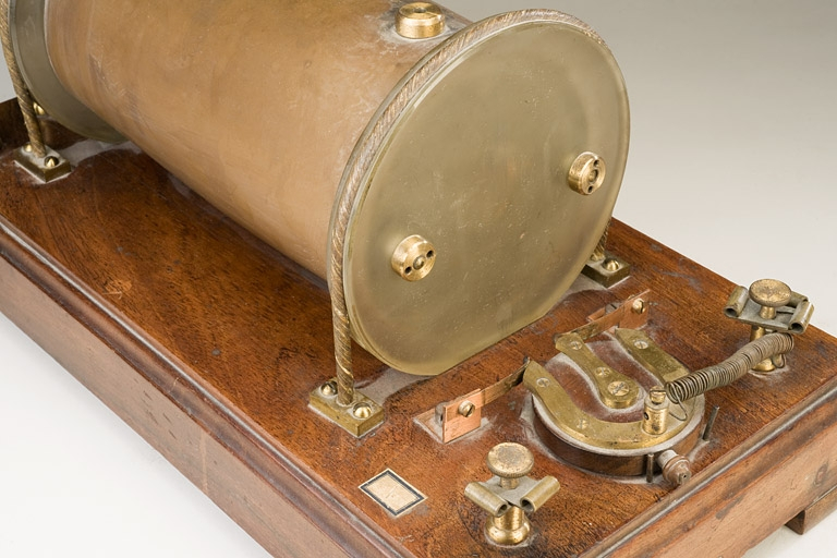 Détail : le commutateur de Bertin. © Marc Loukachine / Région Bourgogne-Franche-Comté, Inventaire du patrimoine - 2012