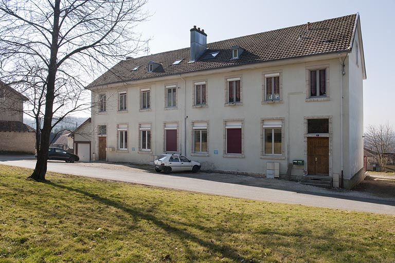 Ecole. Façade est. © Jérôme Mongreville / Région Bourgogne-Franche-Comté, Inventaire du patrimoine - 2012