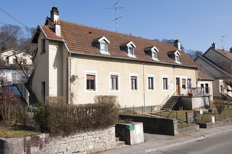 Ecole, puis habitation à 4 logements (?). © Jérôme Mongreville / Région Bourgogne-Franche-Comté, Inventaire du patrimoine - 2012