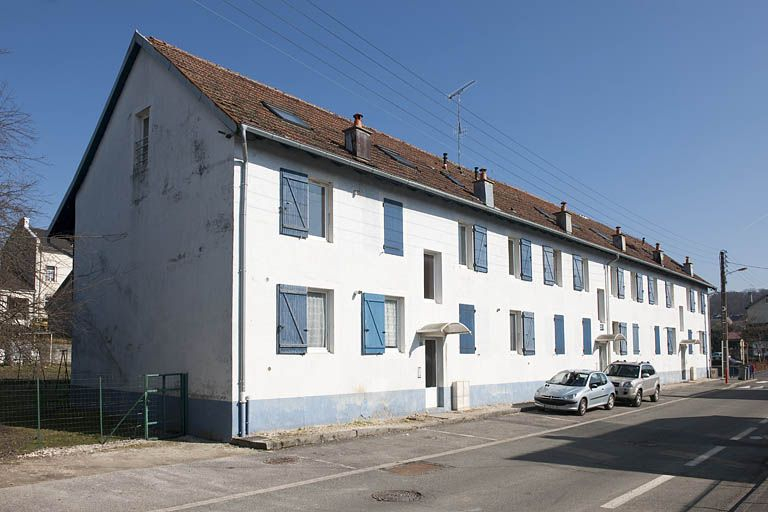 Immeuble de 12 logements vu depuis l'ouest. © Jérôme Mongreville / Région Bourgogne-Franche-Comté, Inventaire du patrimoine - 2012 Immeuble de 12 logements vu depuis l'ouest. © Jérôme Mongreville / Région Bourgogne-Franche-Comté, Inventaire du patrimoine - 2012