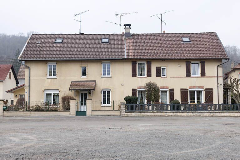 Immeuble à 4 logements. Façade est. © Jérôme Mongreville / Région Bourgogne-Franche-Comté, Inventaire du patrimoine - 2012
