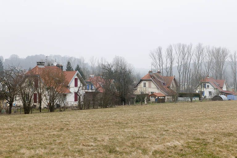 Vue d'ensemble depuis le sud-est. © Jérôme Mongreville / Région Bourgogne-Franche-Comté, Inventaire du patrimoine - 2012
