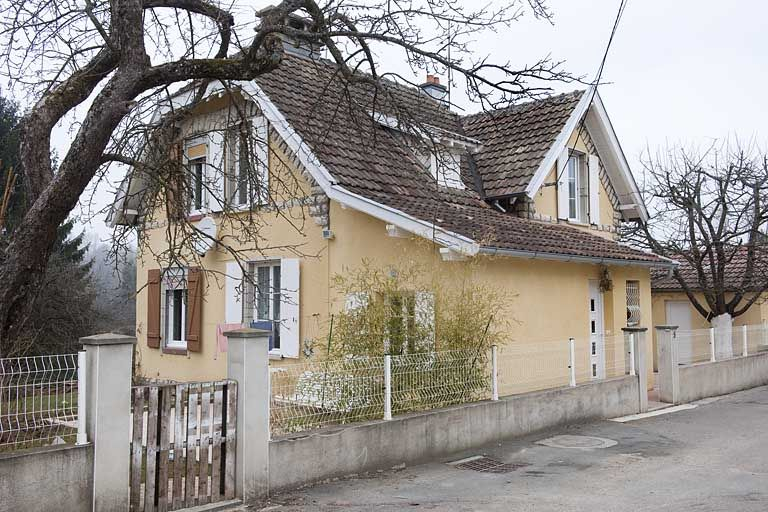 Maison jumelée. Vue de trois quarts gauche. © Jérôme Mongreville / Région Bourgogne-Franche-Comté, Inventaire du patrimoine - 2012