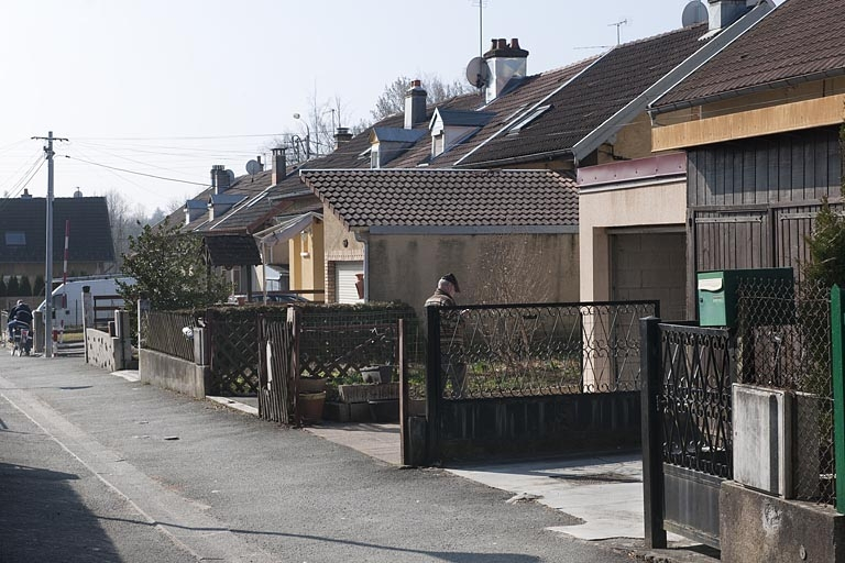Rue des Lilas depuis le nord-est. © Jérôme Mongreville / Région Bourgogne-Franche-Comté, Inventaire du patrimoine - 2012