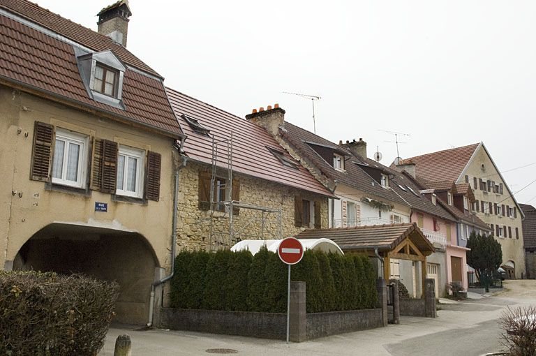 Logements ouvriers dans le prolongement du logement patronal. © Marc Loukachine / Région Bourgogne-Franche-Comté, Inventaire du patrimoine - 2012