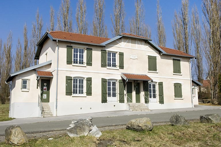 Habitation à 4 logements. Façade antérieure. © Marc Loukachine / Région Bourgogne-Franche-Comté, Inventaire du patrimoine - 2012