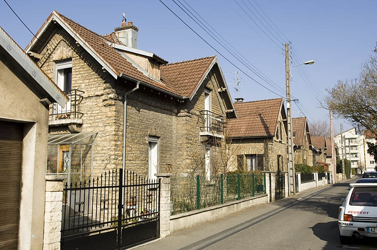 Maisons ouvrières (côté impair). © Marc Loukachine / Région Bourgogne-Franche-Comté, Inventaire du patrimoine - 2012