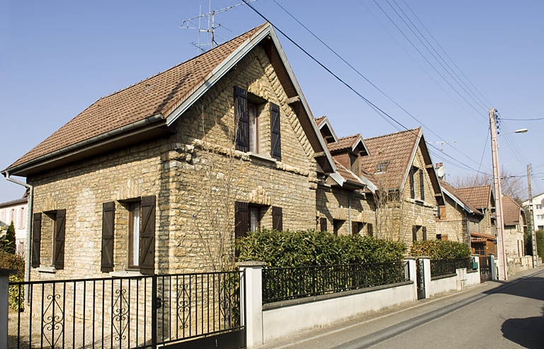Maison à trois logements. © Marc Loukachine / Région Bourgogne-Franche-Comté, Inventaire du patrimoine - 2012