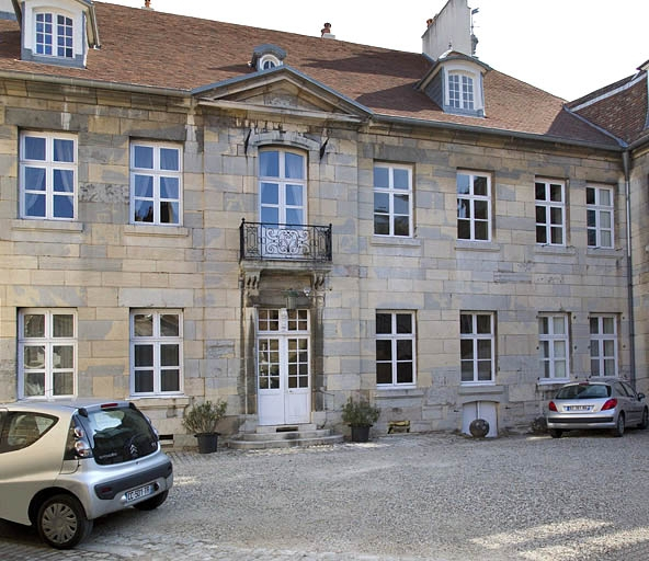 Façade antérieure, de trois quarts gauche. © Yves Sancey / Région Bourgogne-Franche-Comté, Inventaire du patrimoine - 2012